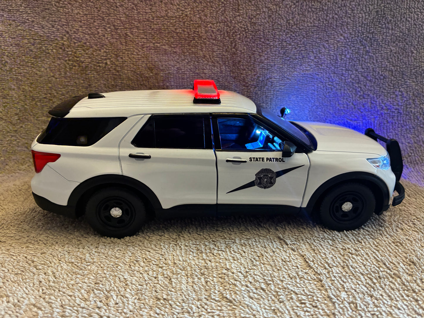 1/24 Scale 2022 Ford Police Explorer Washington State Police – Custom Diecast Model Car w/ Working LED Lights & Siren | Badboys Creations
