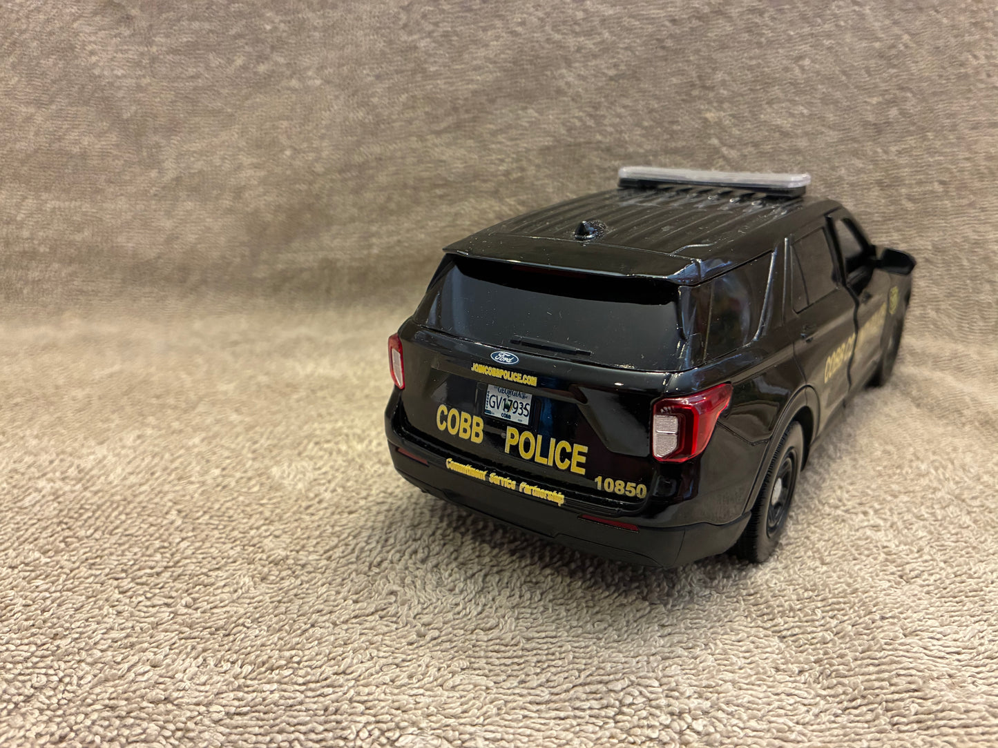 1/24 Scale 2022 Ford Explorer Cobb County Georgia Police Car β Custom Made Diecast Model Replica β Non Working Lights β Highly Detailed