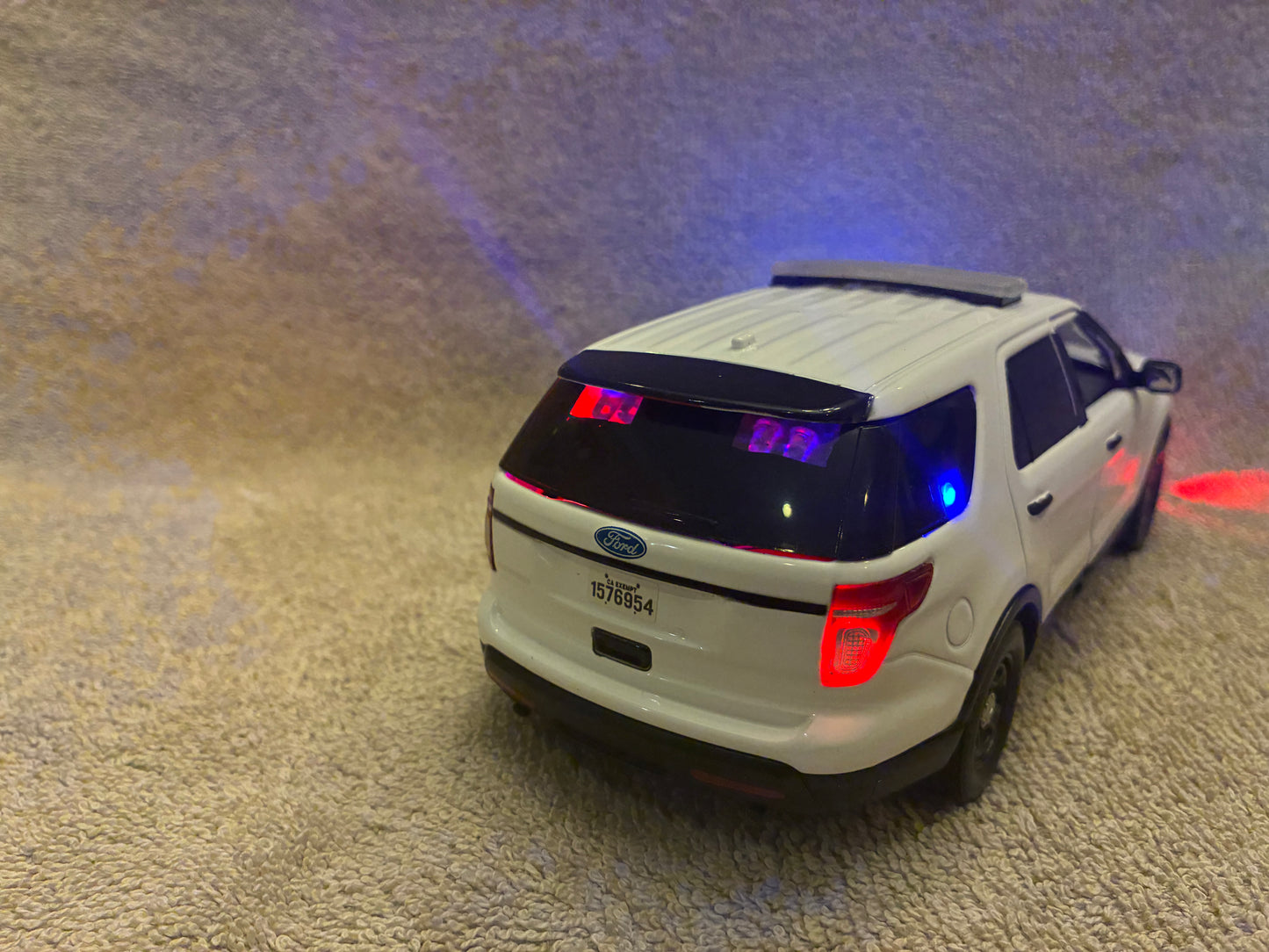 1/24 Scale 2015 Ford Explorer Police Diecast Model Car β Working Lights & Siren β Custom Made Replica