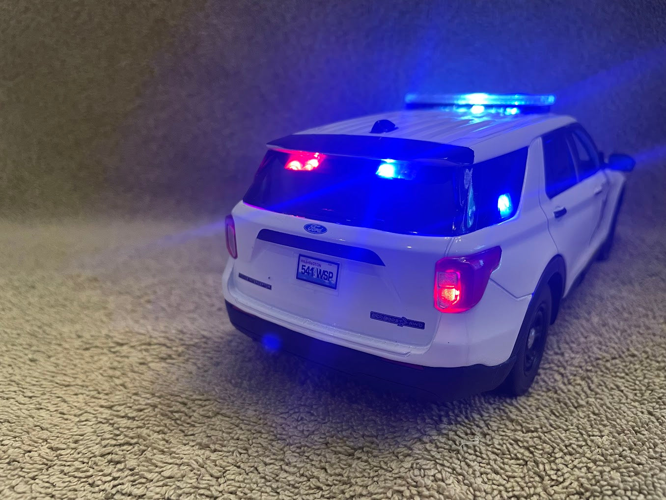 1/24 Scale 2022 Ford Police Explorer Washington State Police – Custom Diecast Model Car w/ Working LED Lights & Siren | Badboys Creations