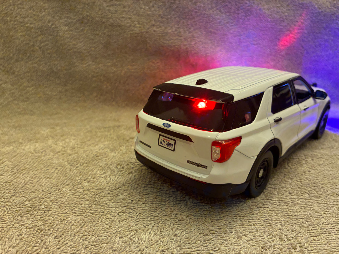 1/24 Scale 2022 Ford Explorer Police Slicktop Diecast Model Car – Custom Made with Working Lights & Siren – Highly Detailed Replica