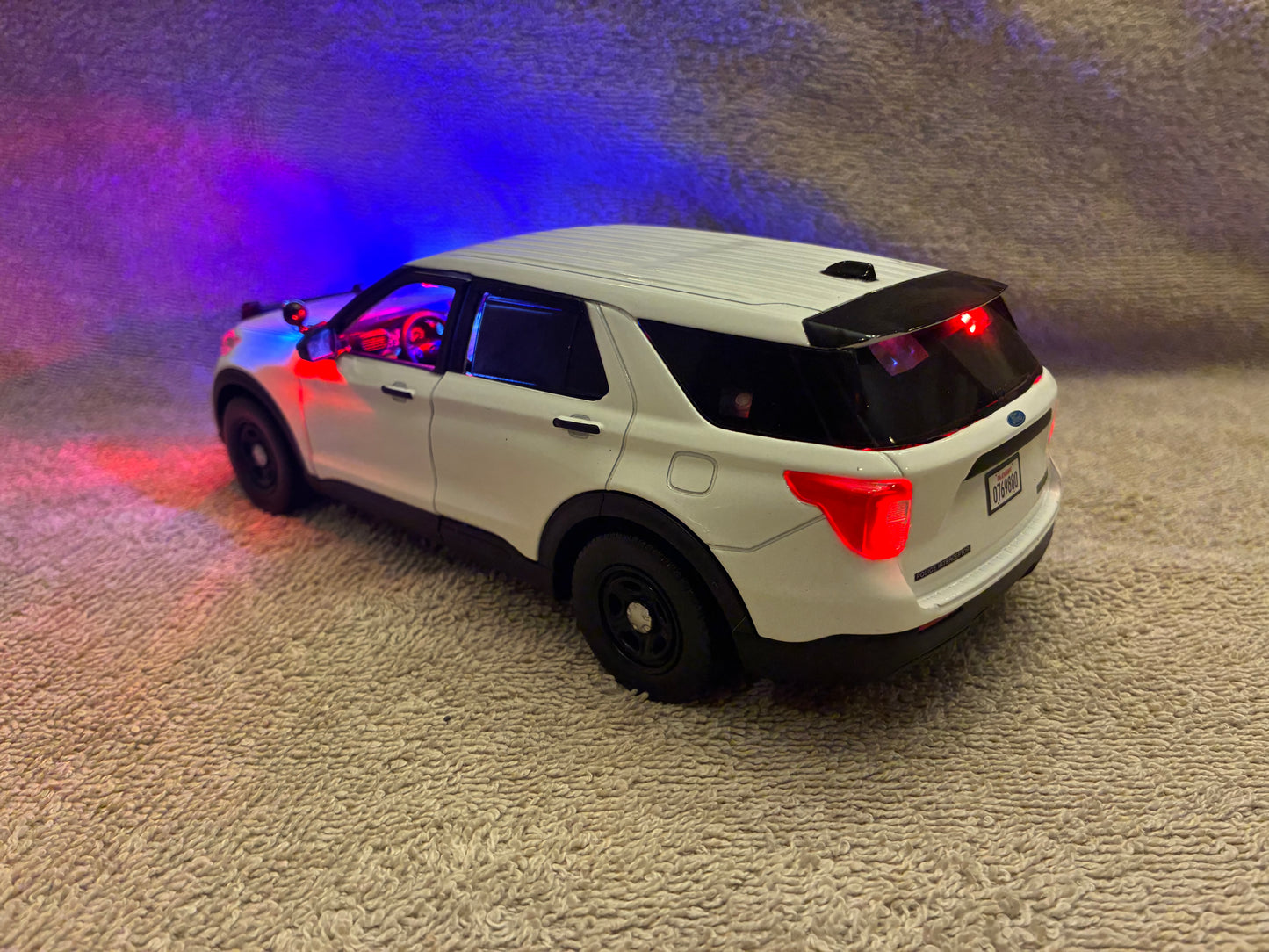 1/24 Scale 2022 Ford Explorer Police Slicktop Diecast Model Car – Custom Made with Working Lights & Siren – Highly Detailed Replica