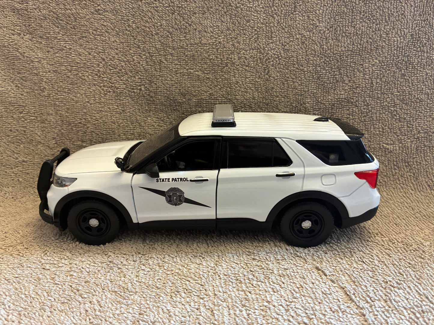 1/24 Scale 2022 Ford Police Explorer Washington State Police – Custom Diecast Model Car w/ Working LED Lights & Siren | Badboys Creations