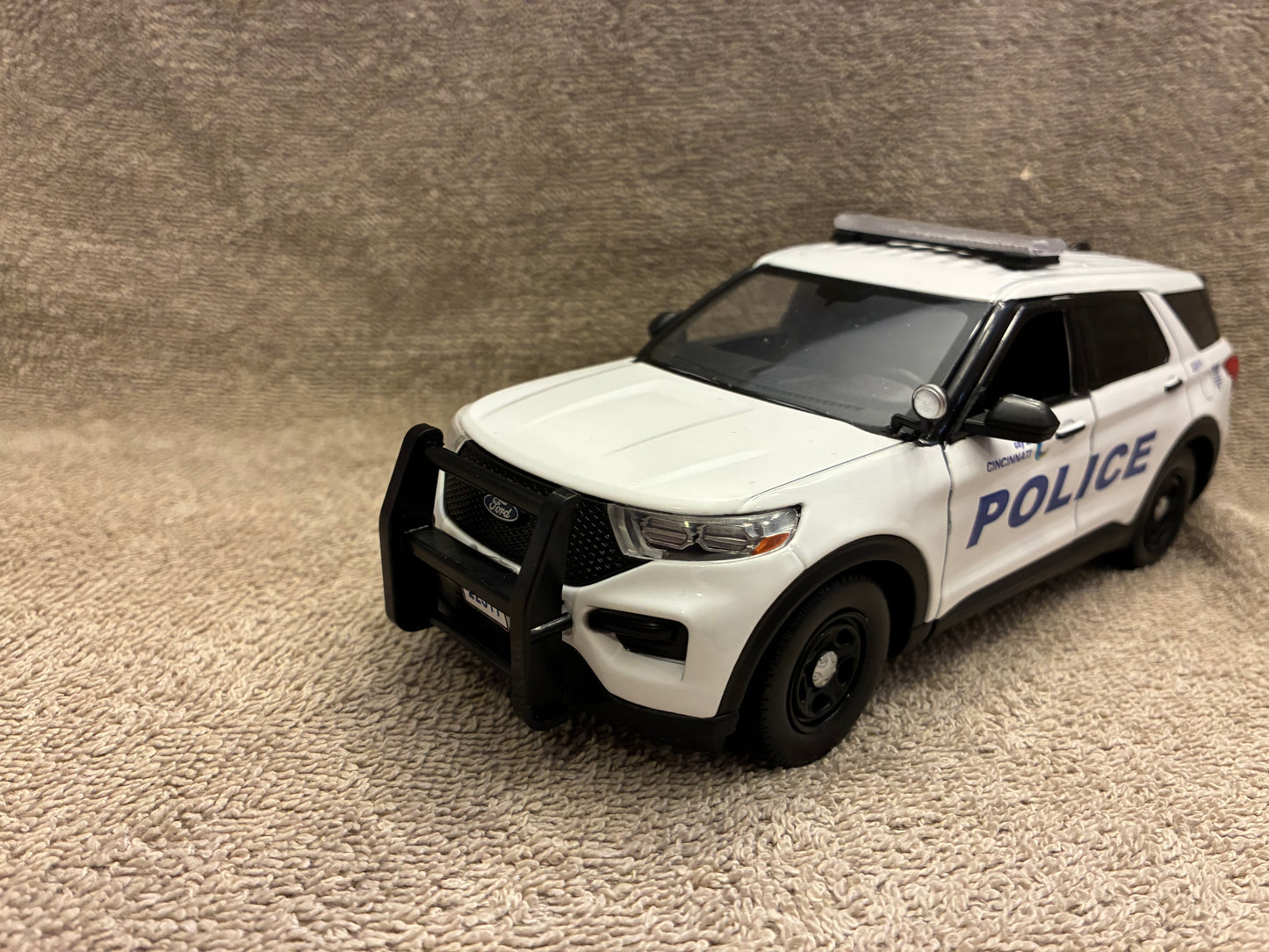 1/24 Scale 2022 Ford Explorer Cincinnati Police Diecast Model Car – Custom Made Replica – Non Working Lights – Highly Detailed