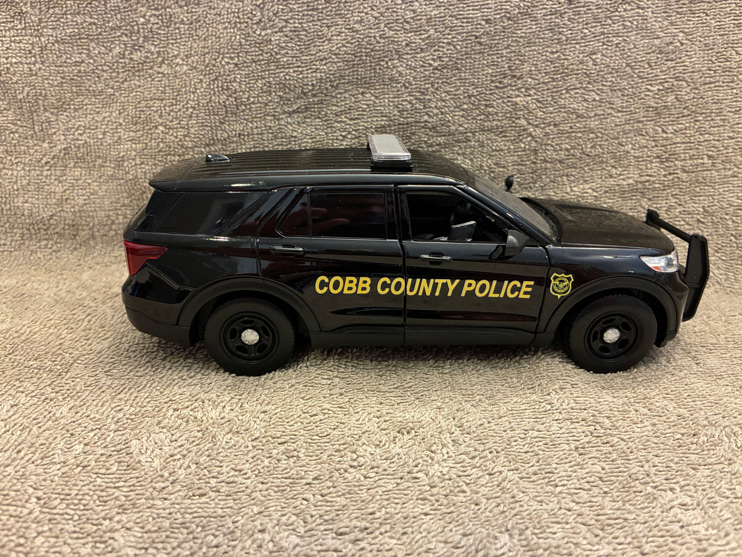 1/24 Scale 2022 Ford Explorer Cobb County Georgia Police Car – Custom Made Diecast Model Replica – Non Working Lights – Highly Detailed
