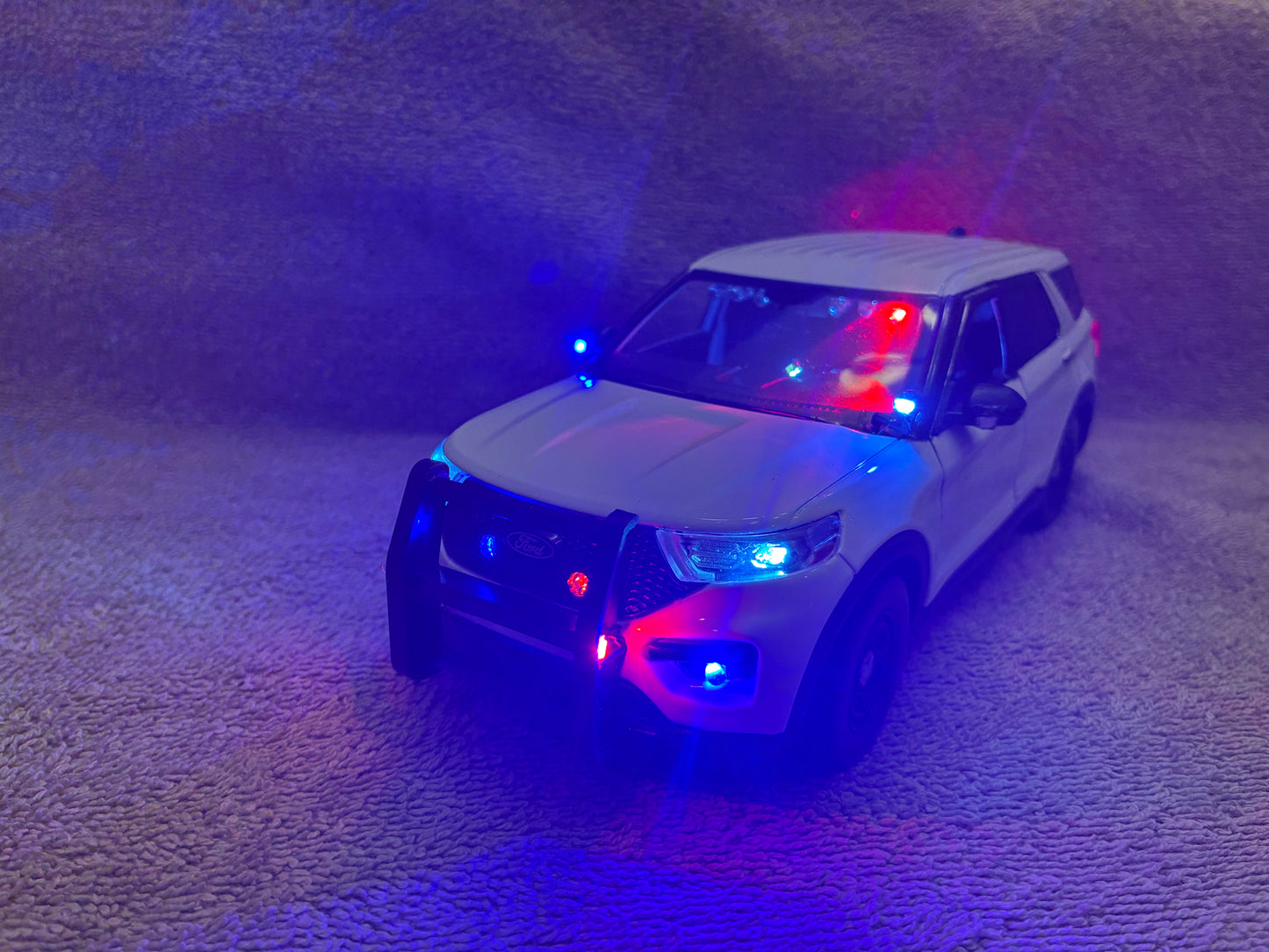 1/24 Scale 2022 Ford Explorer Police Slicktop Diecast Model Car – Custom Made with Working Lights & Siren – Highly Detailed Replica