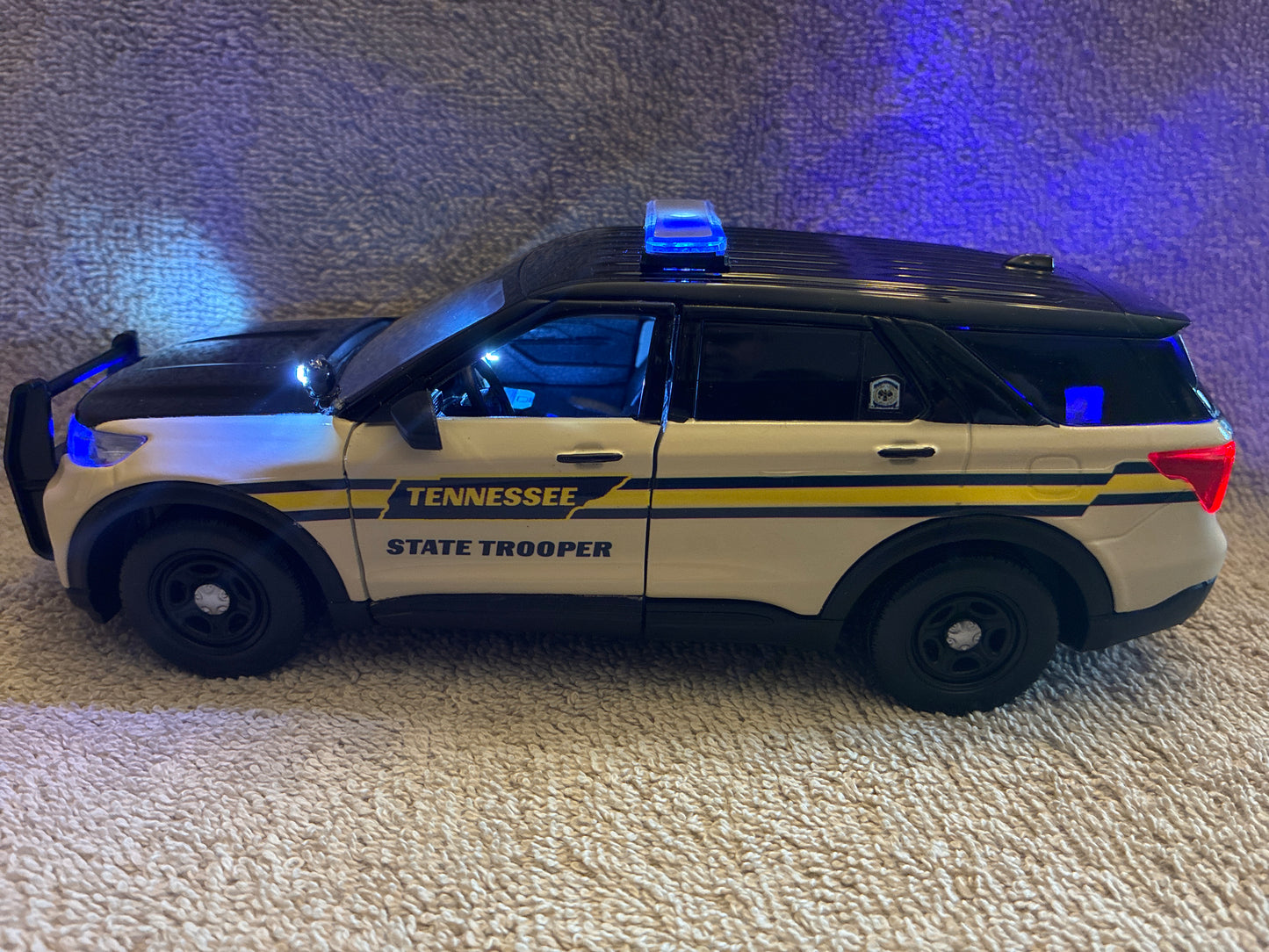 1/24 Scale Tennessee State Trooper Police Car Diecast Model – Working LED Lights & Siren – Highly Detailed Custom Replica