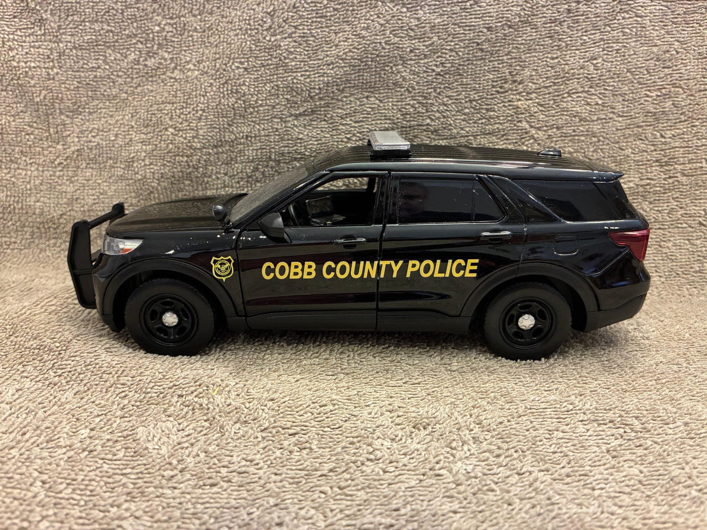 1/24 Scale 2022 Ford Explorer Cobb County Georgia Police Car – Custom Made Diecast Model Replica – Non Working Lights – Highly Detailed