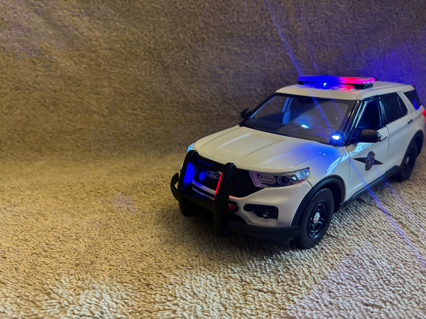 1/24 Scale 2022 Ford Police Explorer Washington State Police – Custom Diecast Model Car w/ Working LED Lights & Siren | Badboys Creations