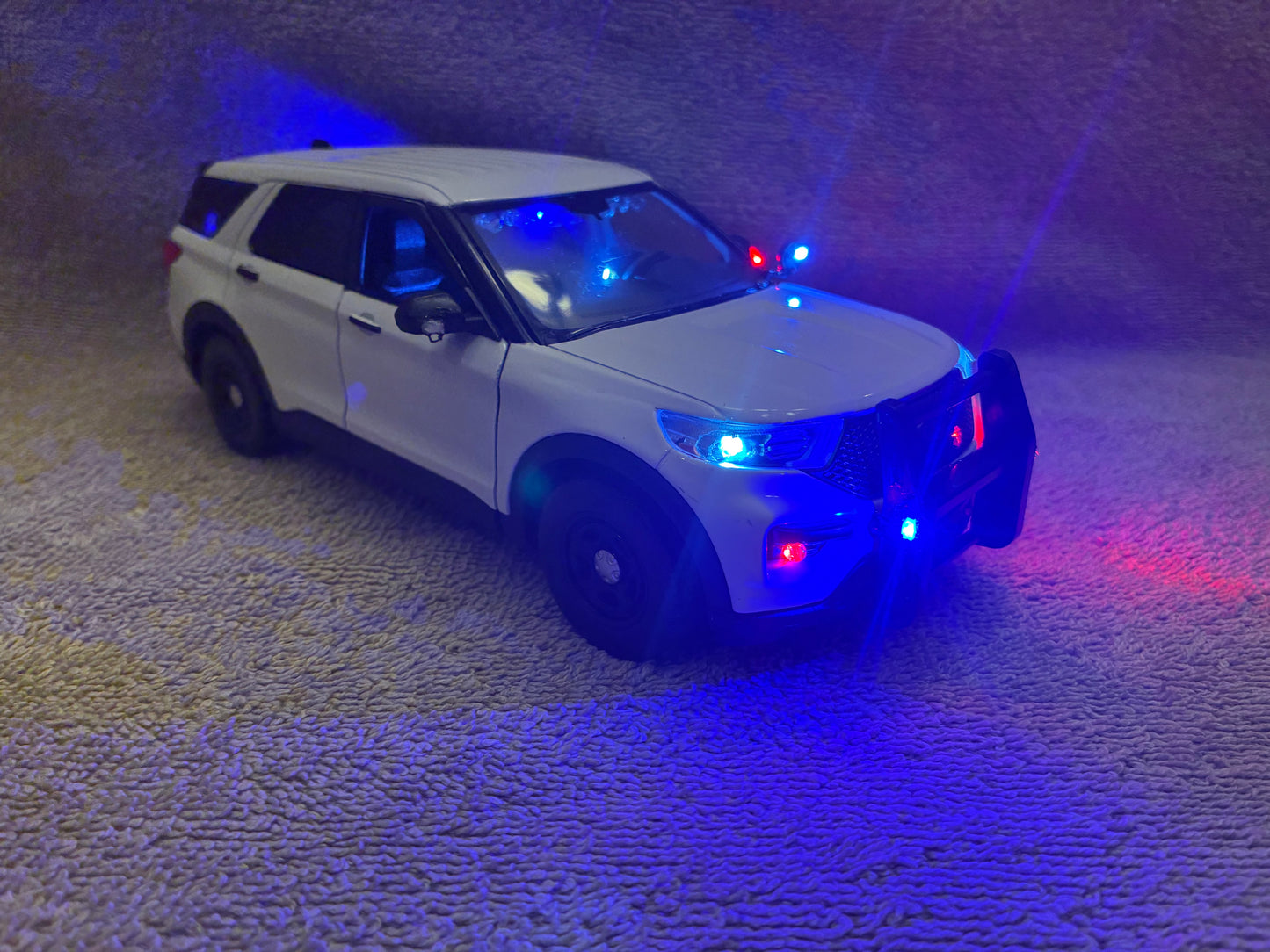1/24 Scale 2022 Ford Explorer Police Slicktop Diecast Model Car – Custom Made with Working Lights & Siren – Highly Detailed Replica