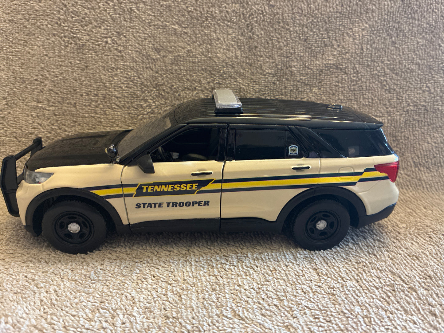 1/24 Scale Tennessee State Trooper Police Car Diecast Model – Working LED Lights & Siren – Highly Detailed Custom Replica