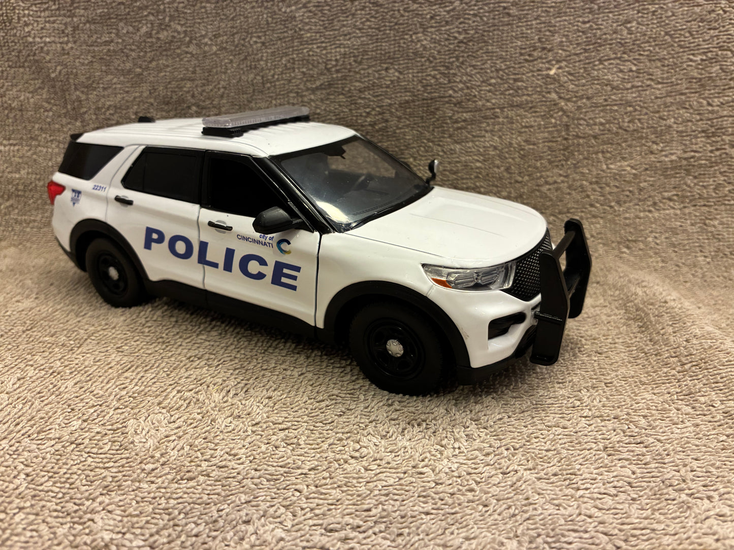 1/24 Scale 2022 Ford Explorer Cincinnati Police Diecast Model Car – Custom Made Replica – Non Working Lights – Highly Detailed