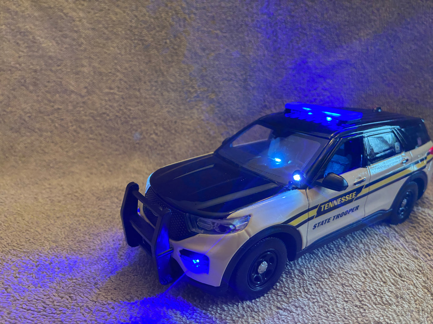 1/24 Scale Tennessee State Trooper Police Car Diecast Model – Working LED Lights & Siren – Highly Detailed Custom Replica