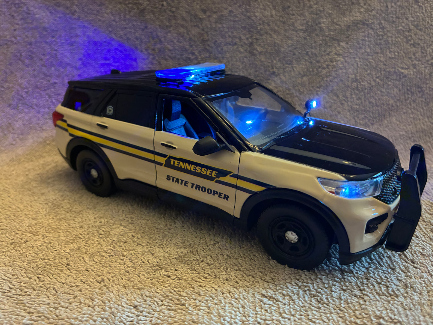 1/24 Scale Tennessee State Trooper Police Car Diecast Model – Working LED Lights & Siren – Highly Detailed Custom Replica
