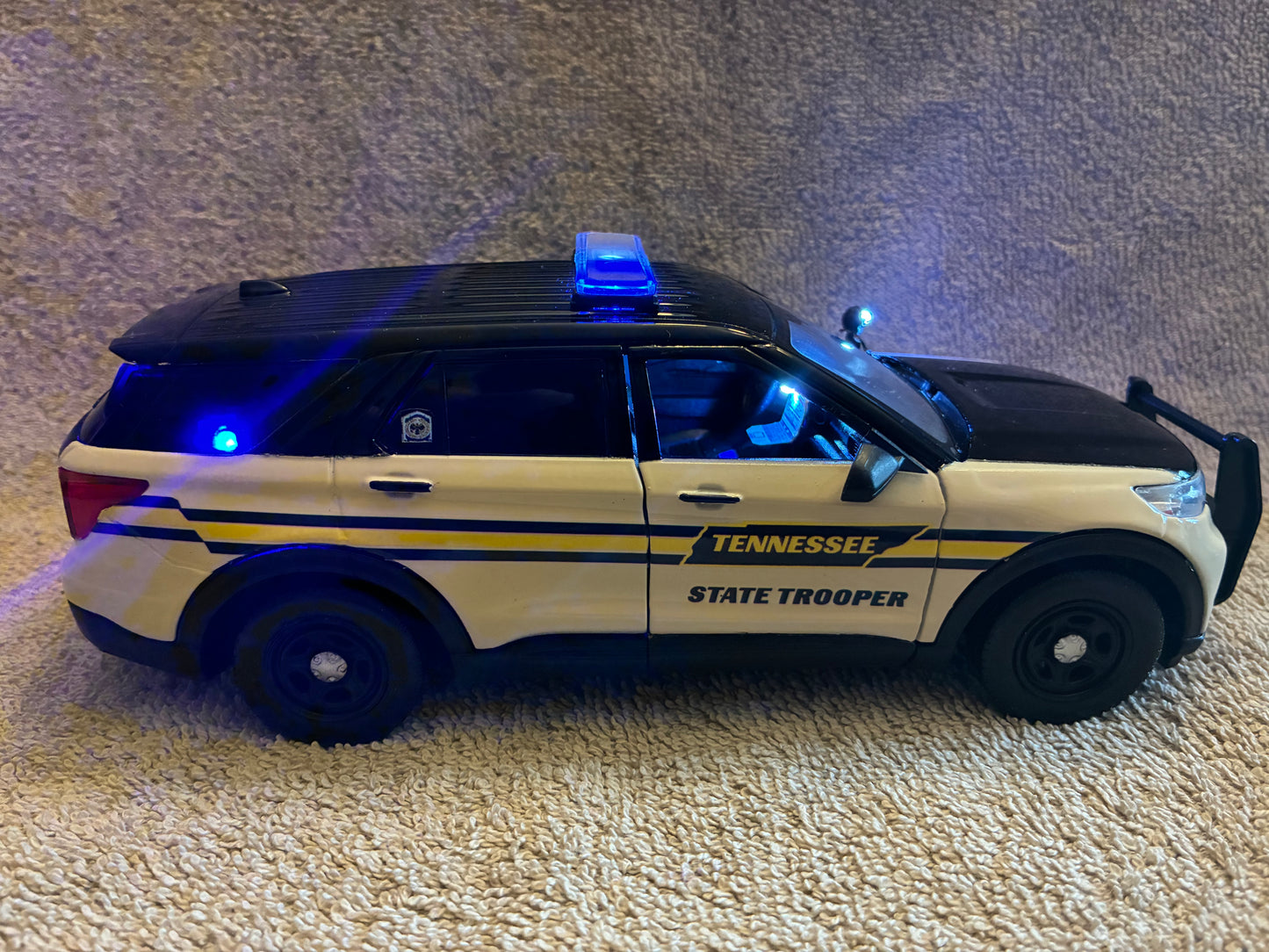 1/24 Scale Tennessee State Trooper Police Car Diecast Model – Working LED Lights & Siren – Highly Detailed Custom Replica