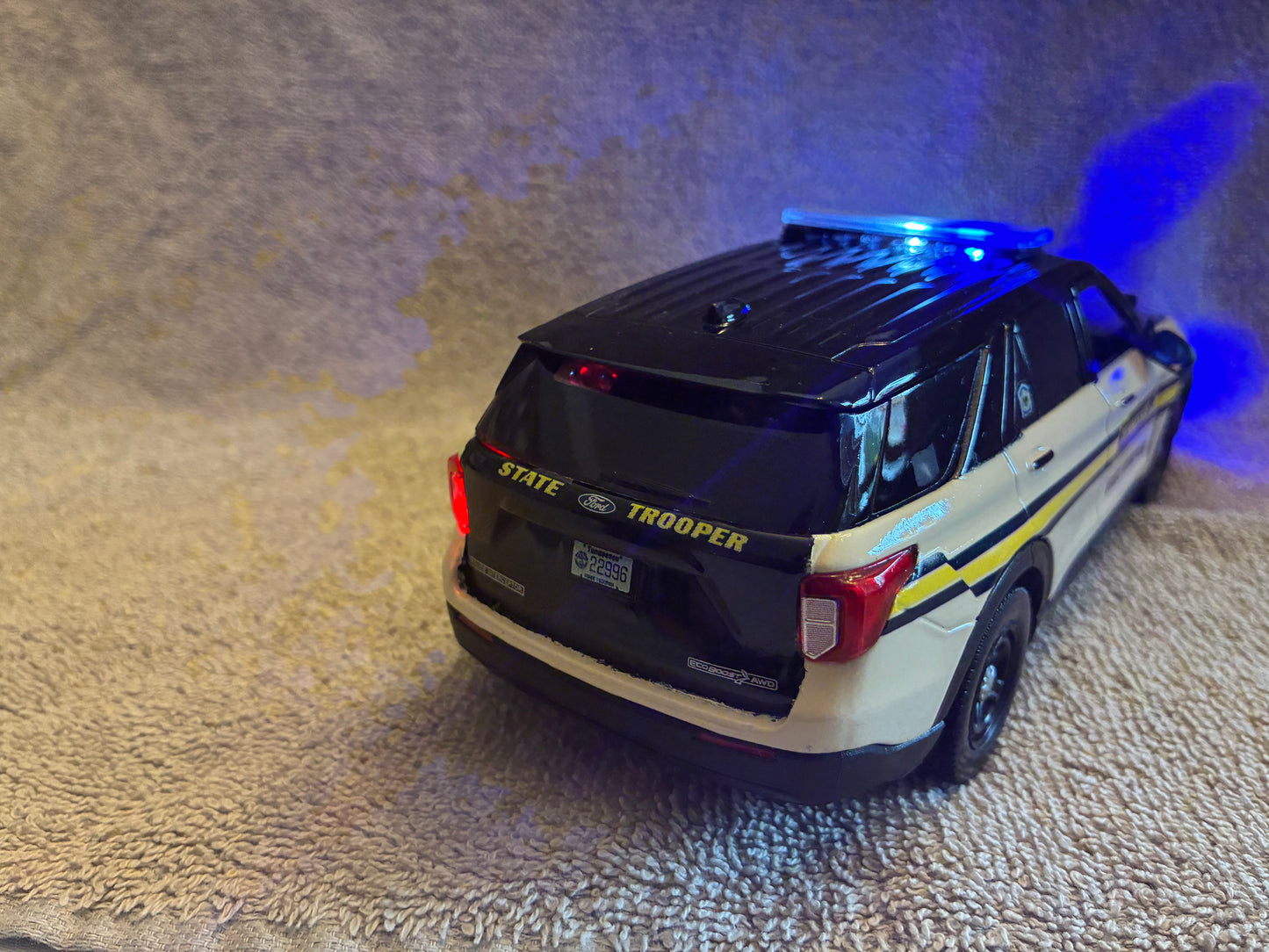 1/24 Scale Tennessee State Trooper Police Car Diecast Model – Working LED Lights & Siren – Highly Detailed Custom Replica