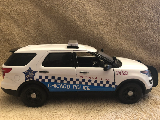 1/18 scale Chicago Police Diecast Ford Explorer with working lights and siren