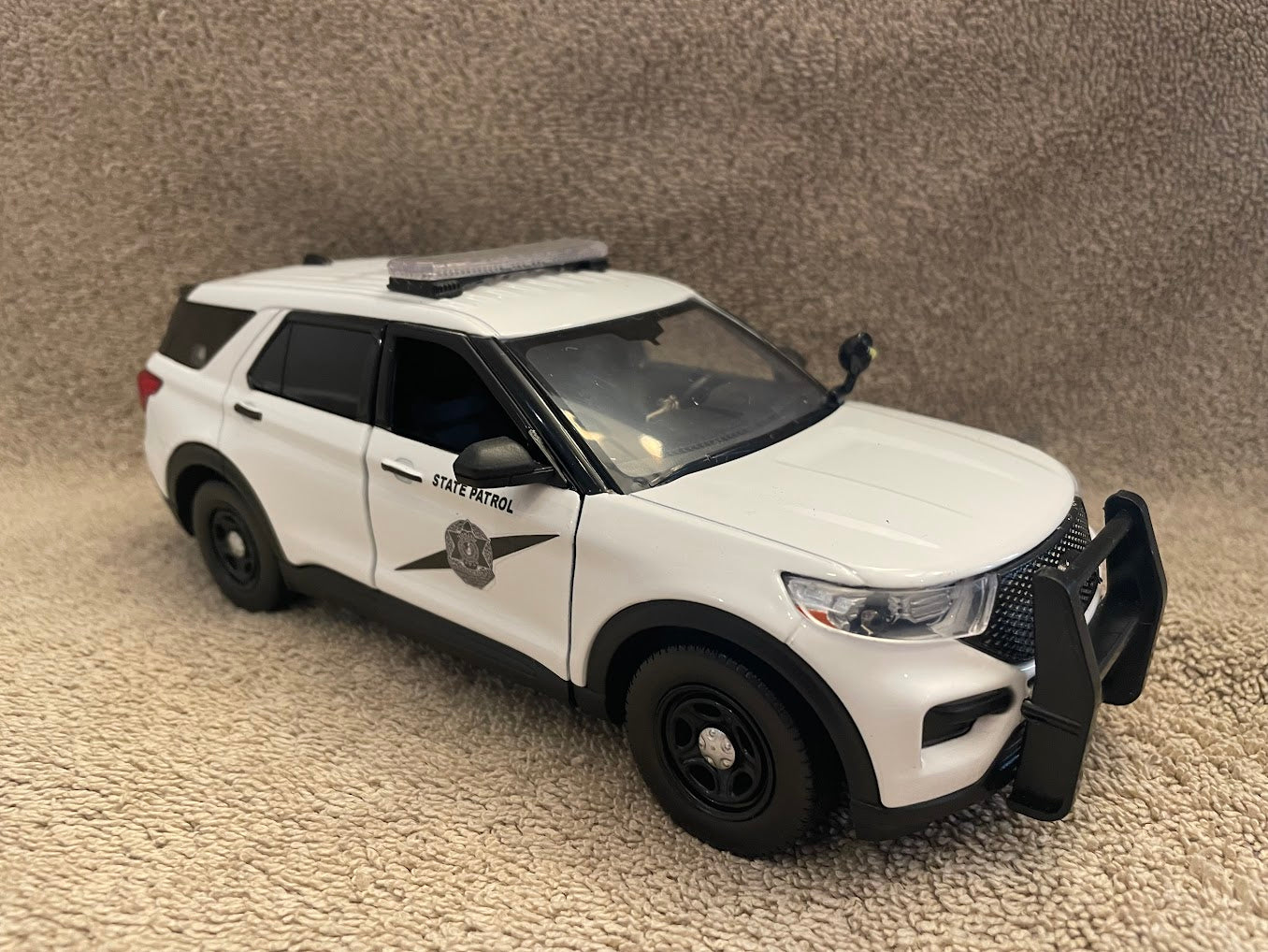 1/24 scale Washington State Diecast Model Police car with working lights and siren